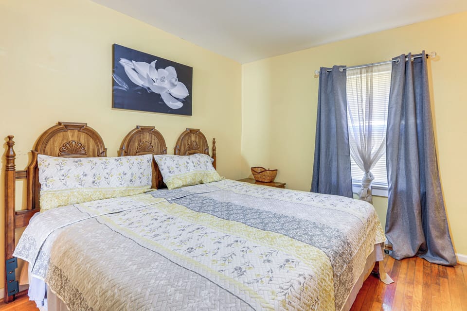 Bedroom 1 | King Bed | 1st Floor