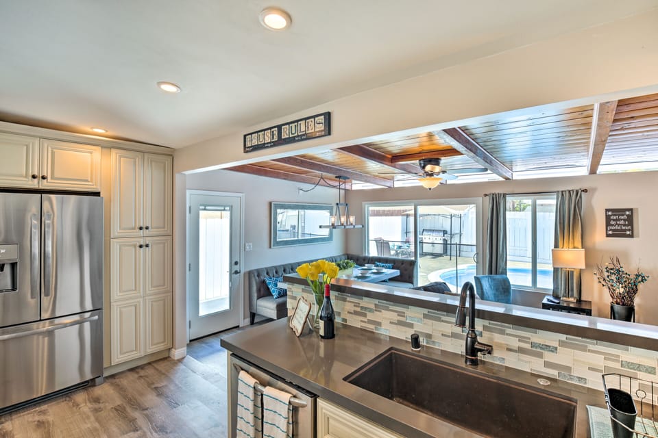 Kitchen & Dining Area