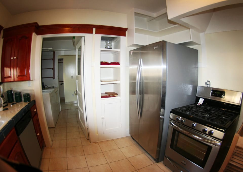 passage leading into Laundry-room
