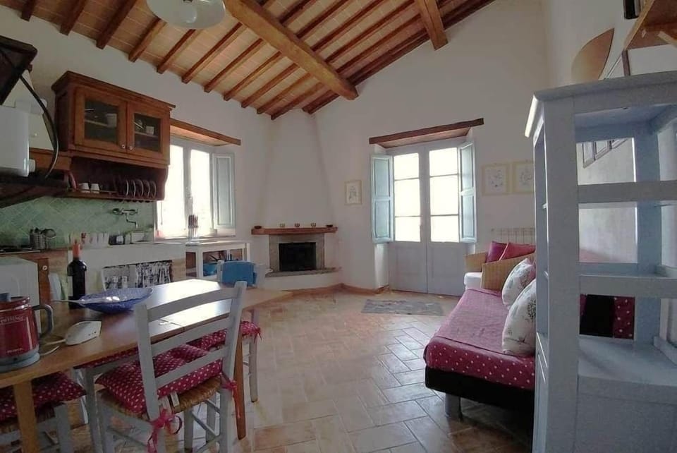 Capitorio woonkamer, balken, hoog plafond, openslaande deuren naar terras