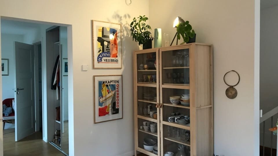 The hallway and area leading towards the open plan kitchen and dining areas