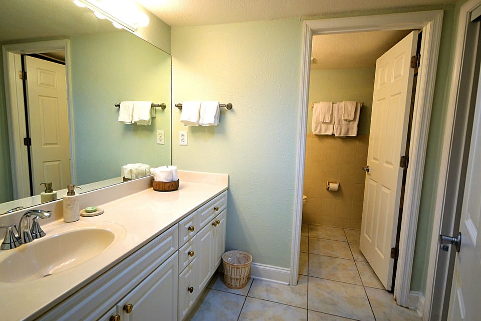 Bathroom vanity