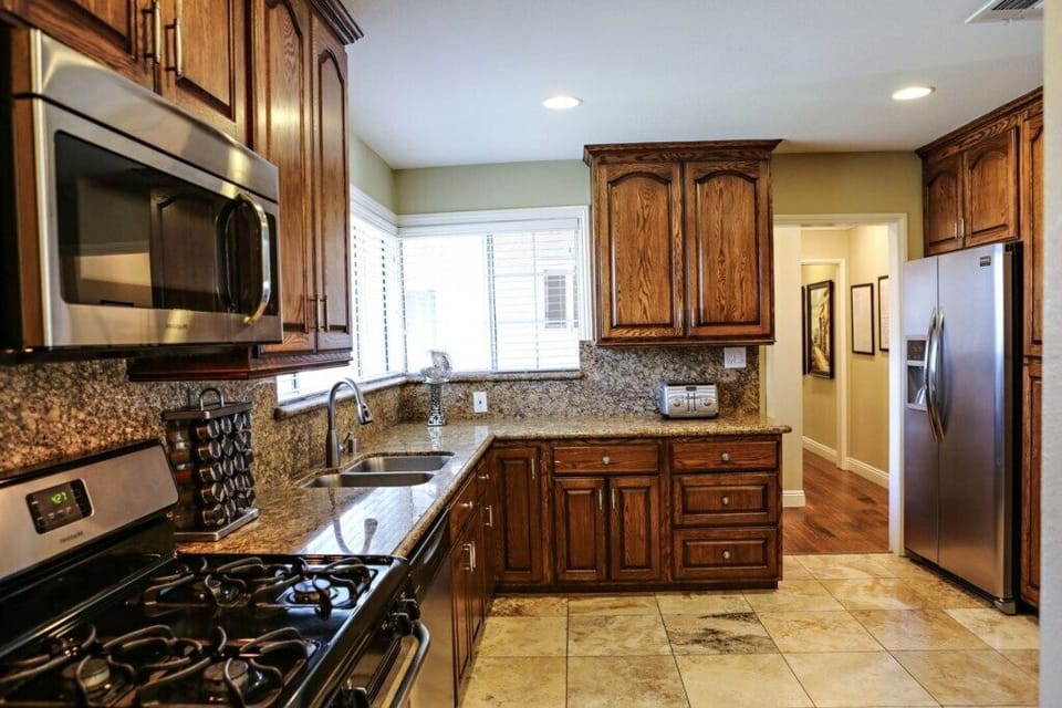 Custom Kitchen with Granite Countertops