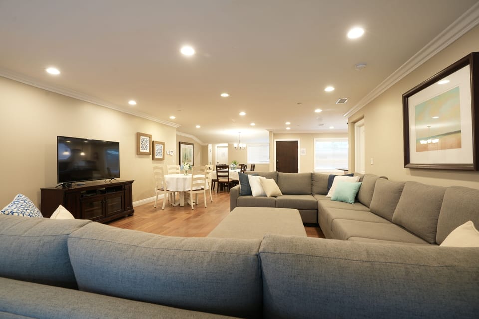 Oversized sectional with Queen-size pull-out sofa bed