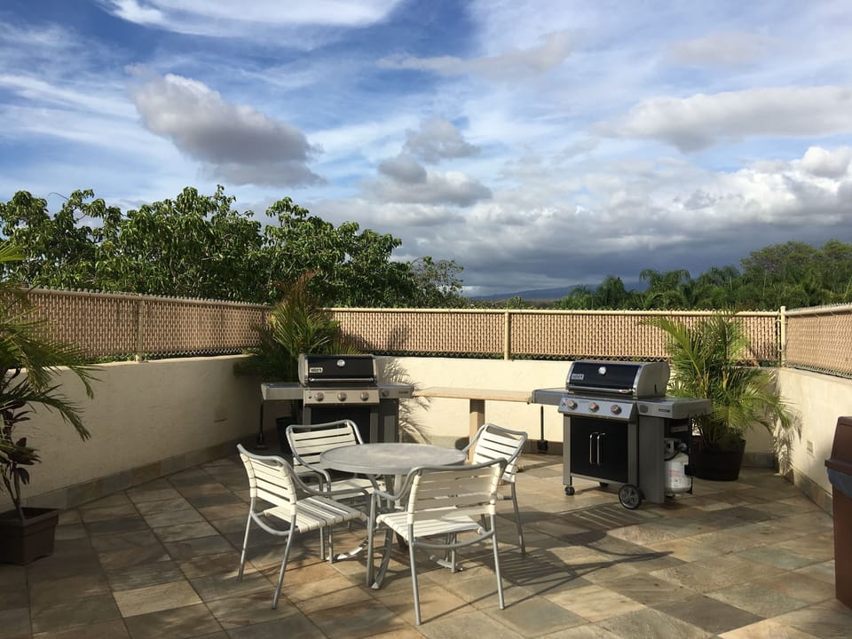 To barbecue grills with table and chairs