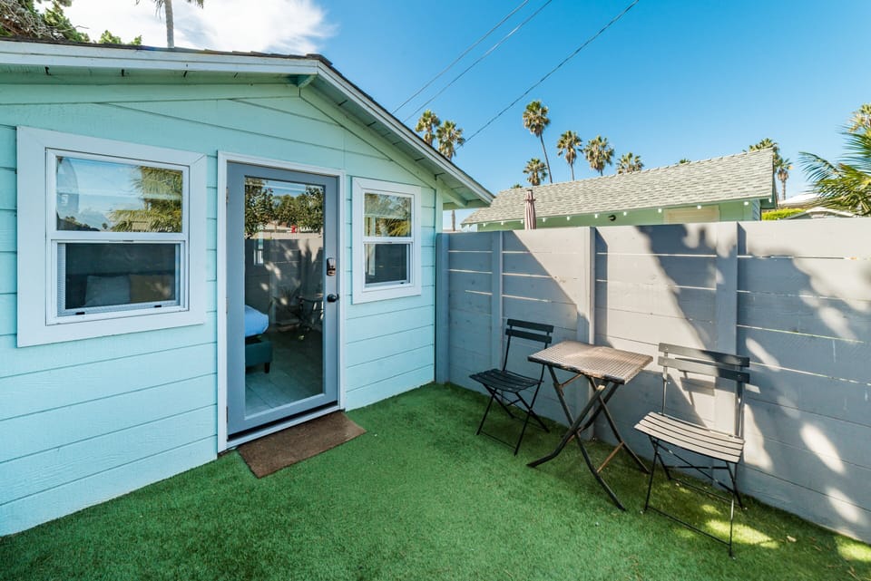 Private entrance 'tiny house' guest studio
