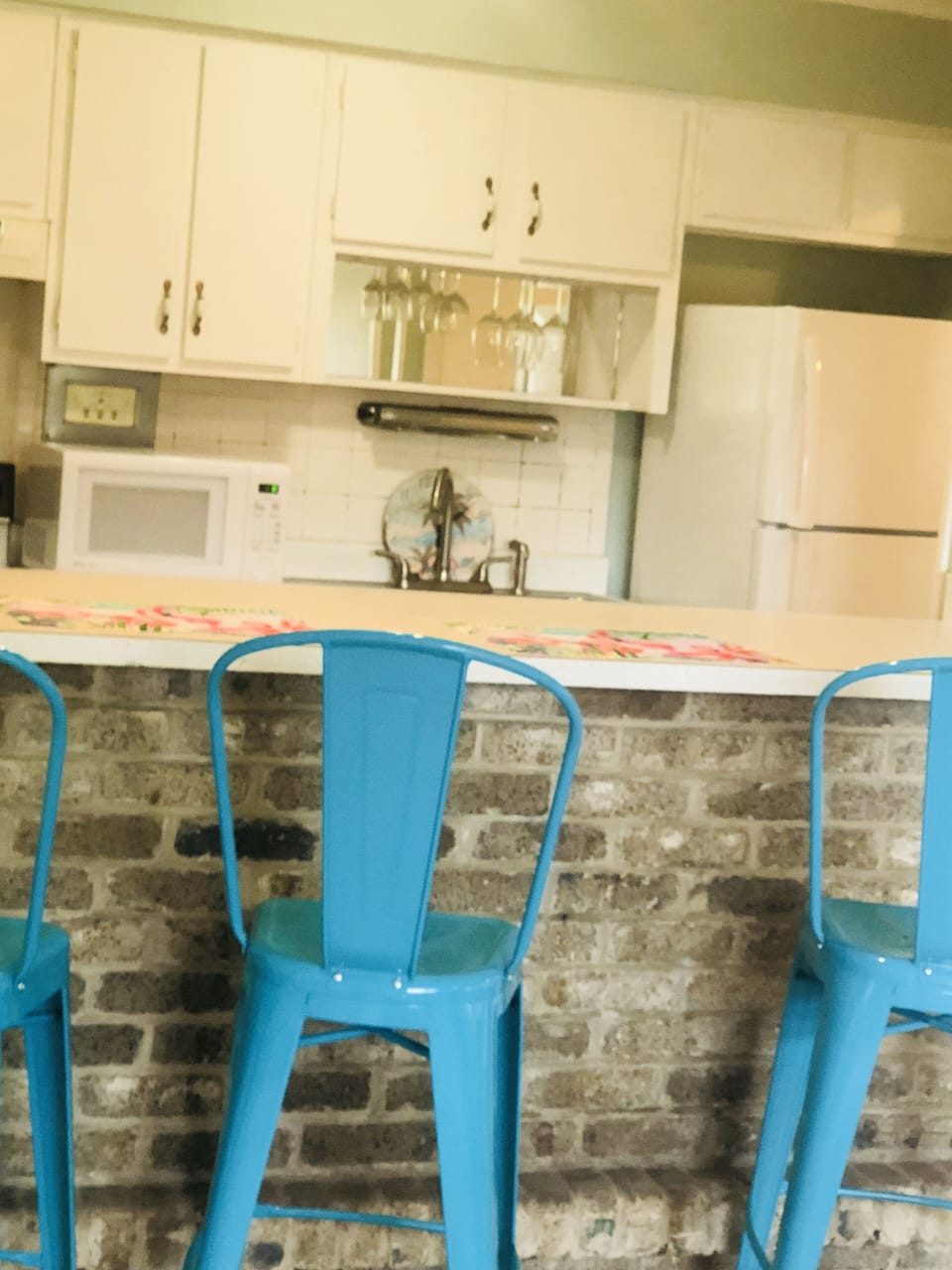 Full size kitchen and breakfast bar
