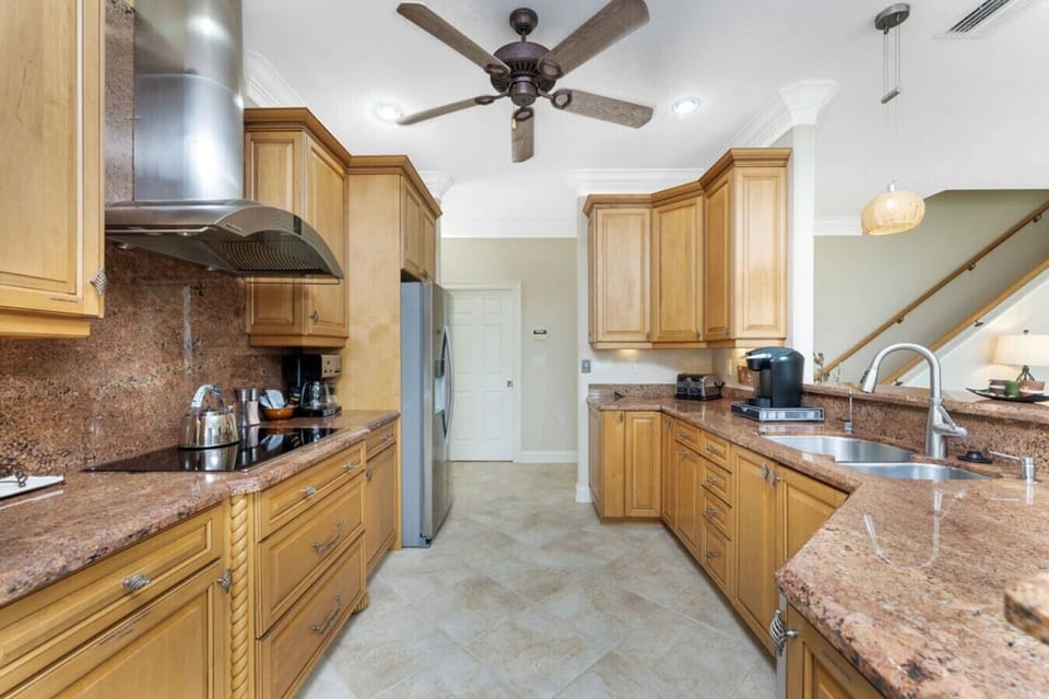 Gourmet kitchen