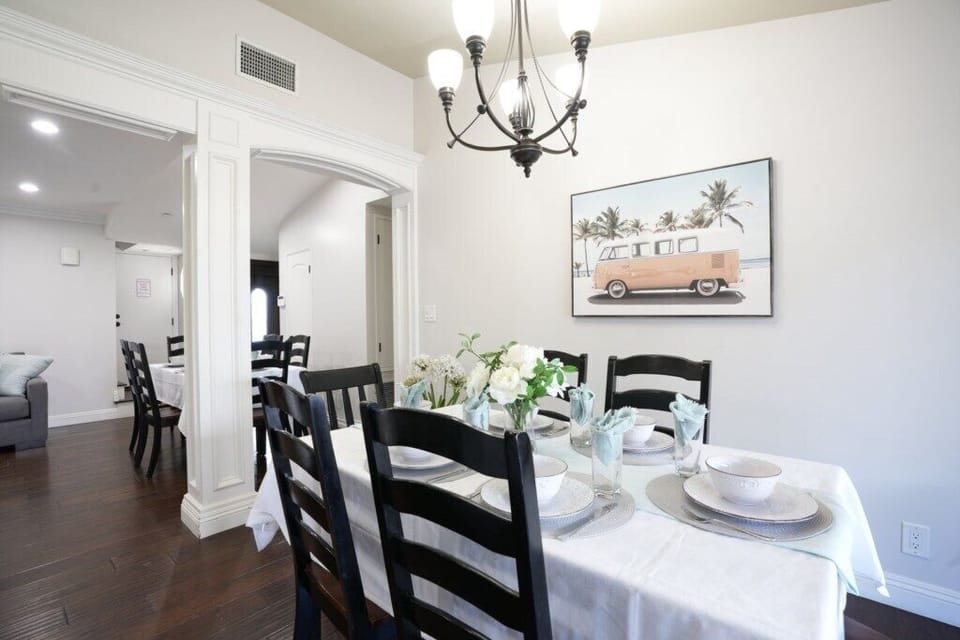 Dining Area with Ample Seating