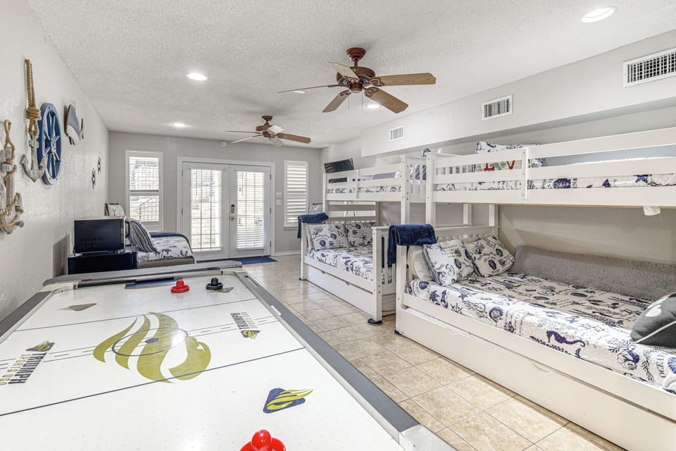 Twin Trundle Bed | Detached Bunk Room w/ Separate Outdoor Entrance