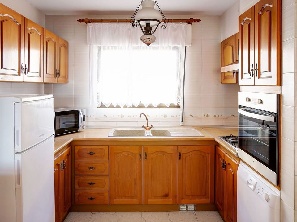 Countertop, Cabinetry, Furniture, Room, Kitchen, Property, Floor, Sink, Interior Design, Building