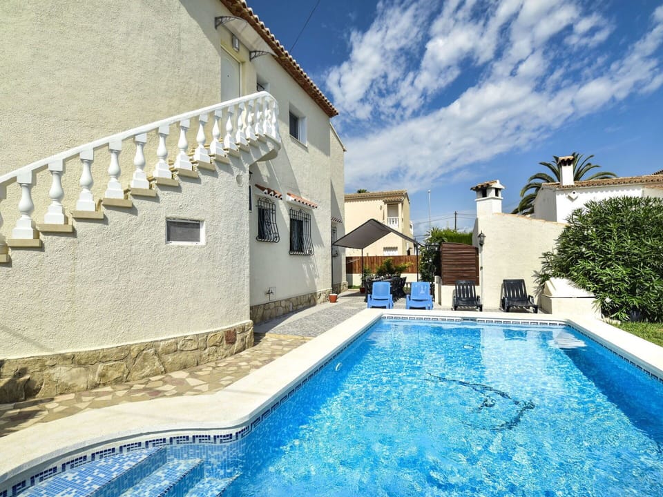Property, Swimming Pool, Building, House, Real Estate, Blue, Estate, Home, Villa, Azure