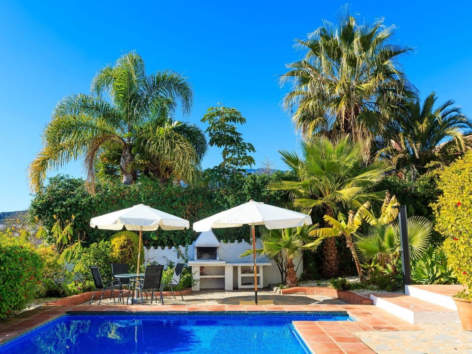 Property, Swimming Pool, Resort, Real Estate, House, Building, Vacation, Palm Tree, Estate, Home
