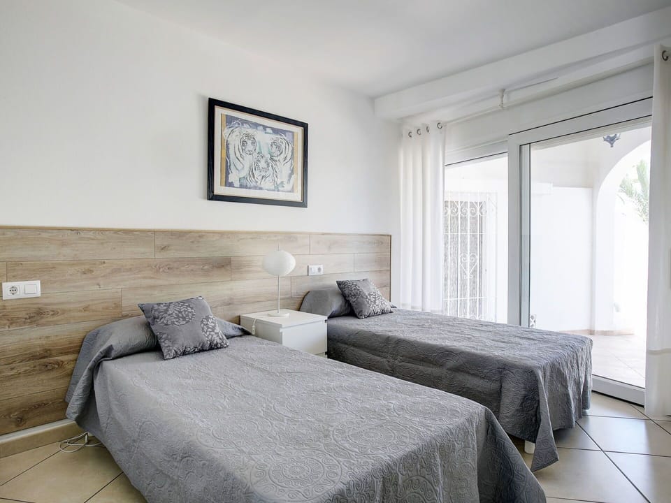 Bedroom, Furniture, Bed, Room, Property, Interior Design, Bed Sheet, Bed Frame, Wall, Bedding