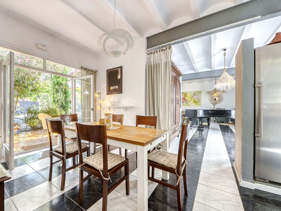Furniture, Table, Chair, Wood, Plant, Interior Design, Flooring, Living Room, Kitchen, Floor