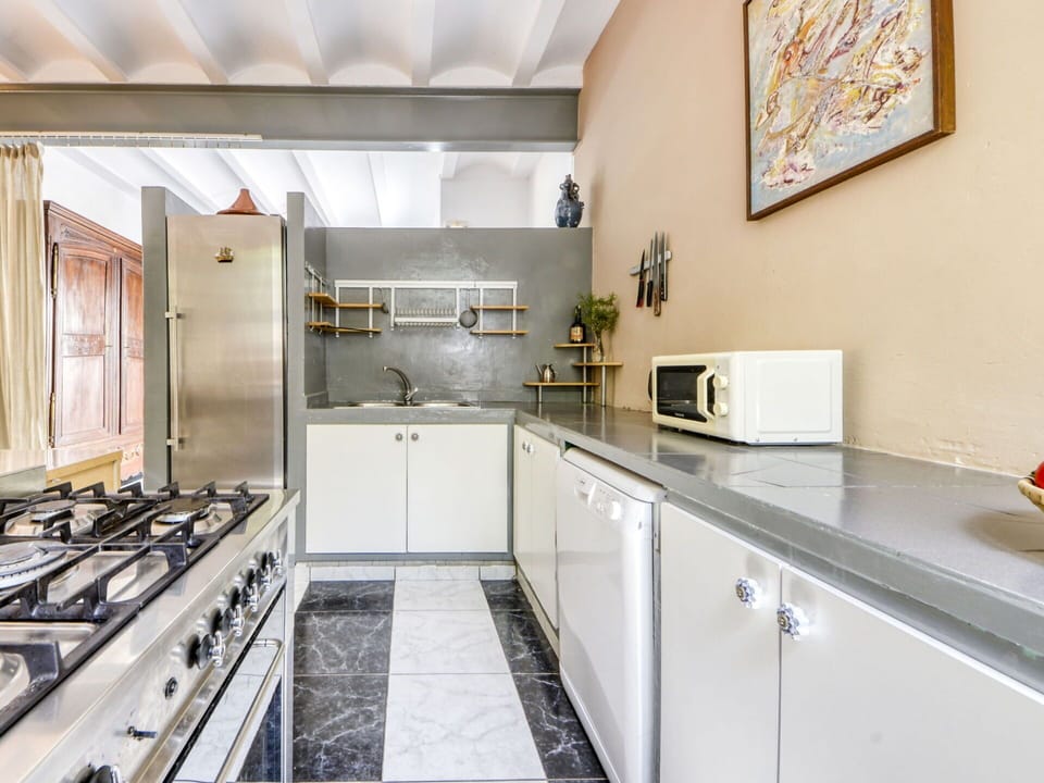 Cabinetry, Countertop, Property, Kitchen Appliance, Kitchen Stove, Kitchen, Home Appliance, Interior Design, Architecture, Flooring