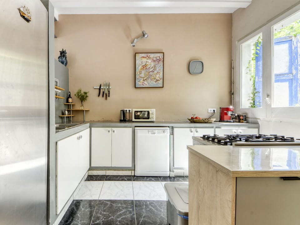 Cabinetry, Kitchen Sink, Property, Countertop, Sink, Kitchen, Window, Wood, Interior Design, Kitchen Stove