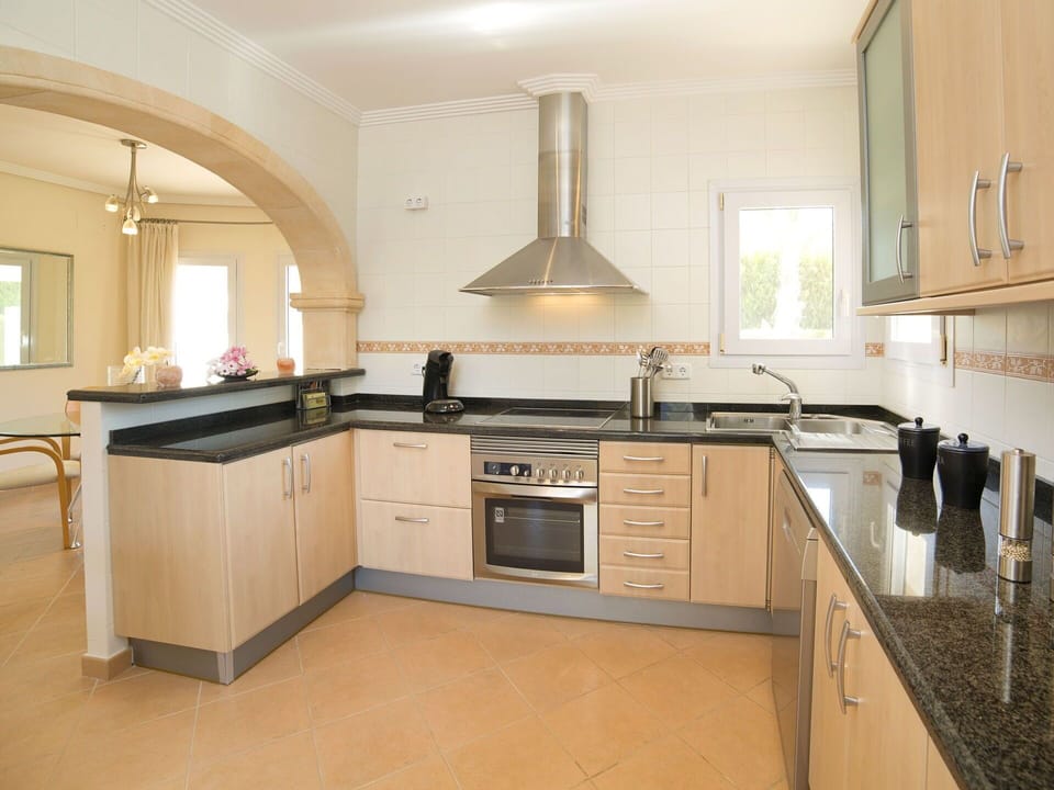 Countertop, Cabinetry, Room, Kitchen, Property, Furniture, Interior Design, Building, Floor, Architecture