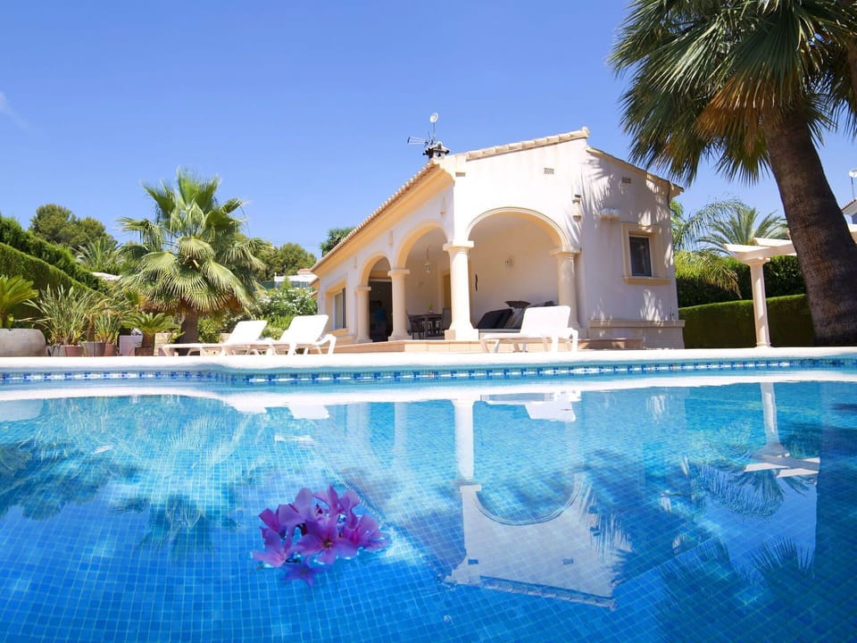 Property, Swimming Pool, House, Building, Vacation, Real Estate, Villa, Sky, Water, Azure