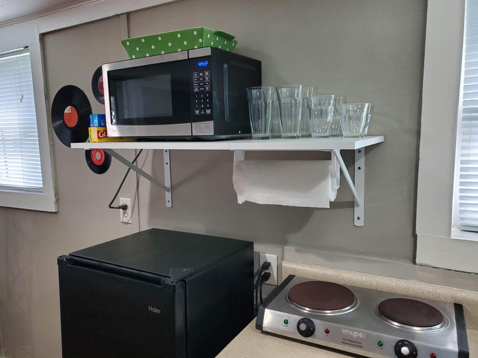 Enough kitchen extras to get you started. 