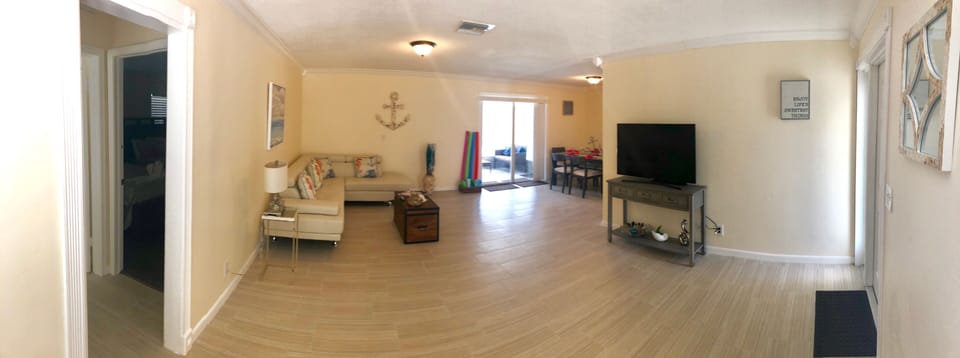 Living & open áreas of the house