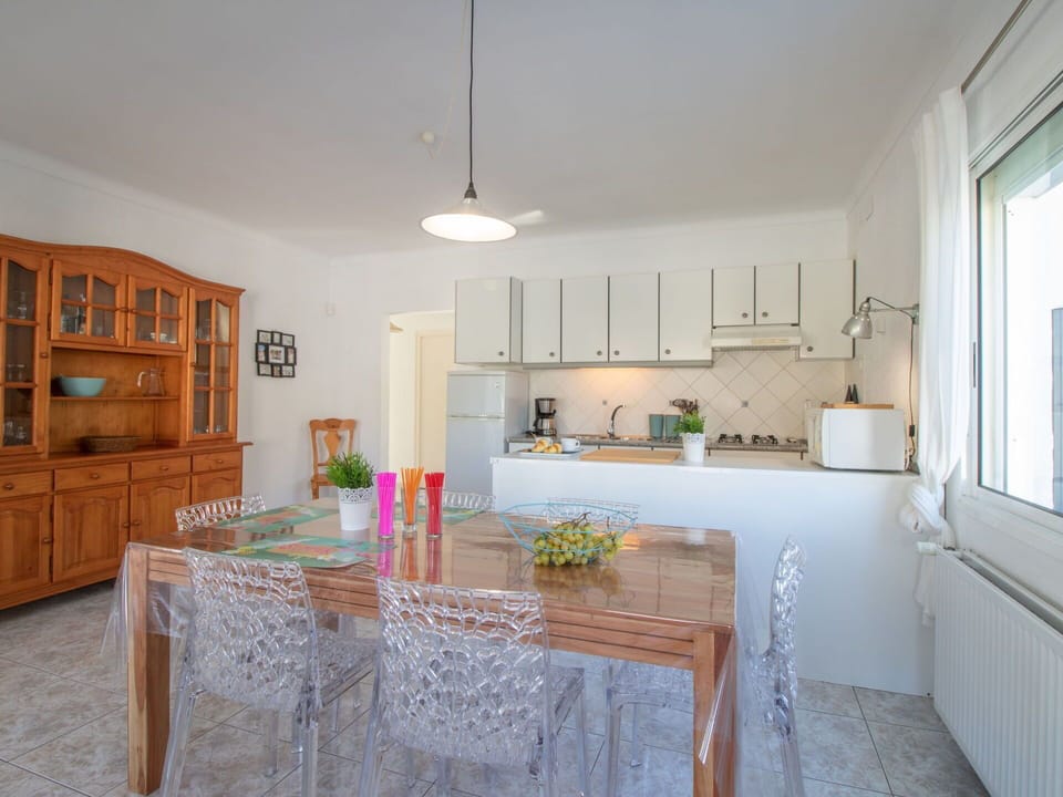 Room, Property, Furniture, Countertop, Kitchen, Interior Design, Building, Cabinetry, House, Floor