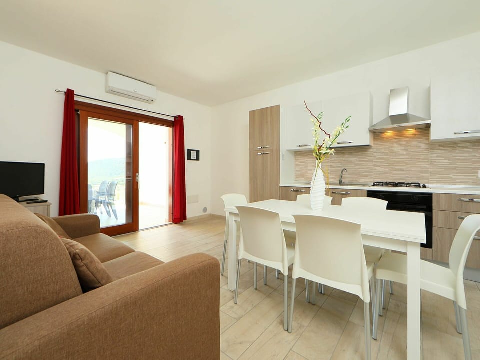 Room, Property, Furniture, Interior Design, Building, Living Room, Suite, Floor, Table, House