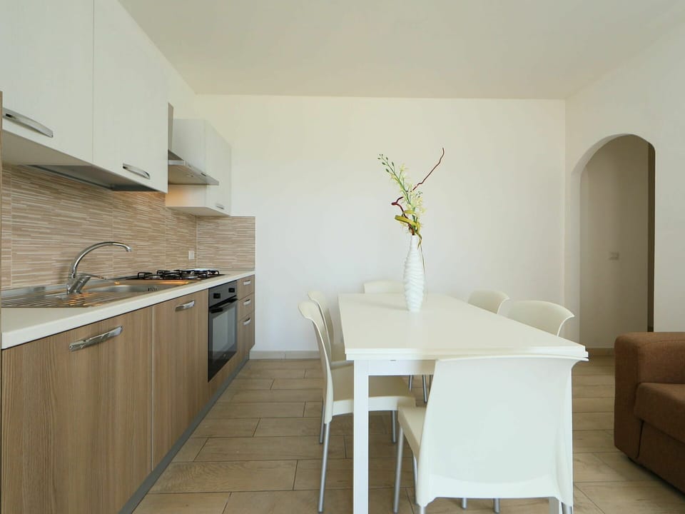 Property, Room, Furniture, Floor, Interior Design, Kitchen, House, Building, Countertop, Architecture