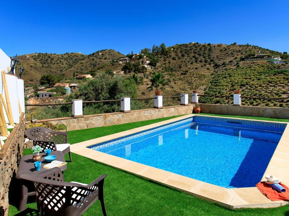 Water, Plant, Building, Property, Sky, Swimming Pool, Green, Azure, Blue, Chair