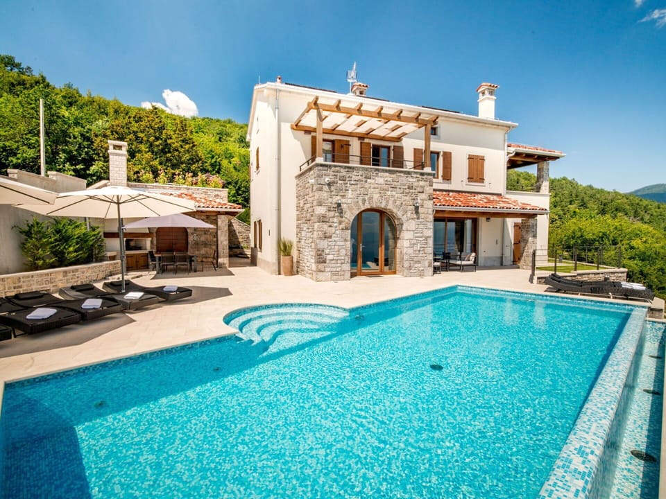 Property, Building, Swimming Pool, House, Real Estate, Estate, Villa, Azure, Mansion, Home