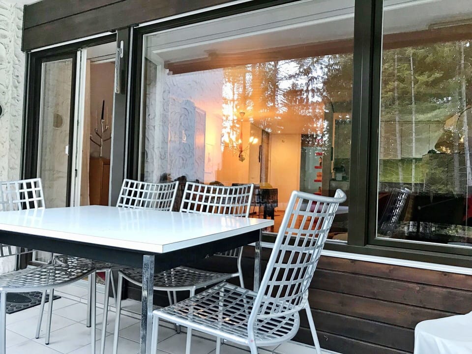 Room, Furniture, Property, Table, Interior Design, Building, Porch, Home, Dining Room, House