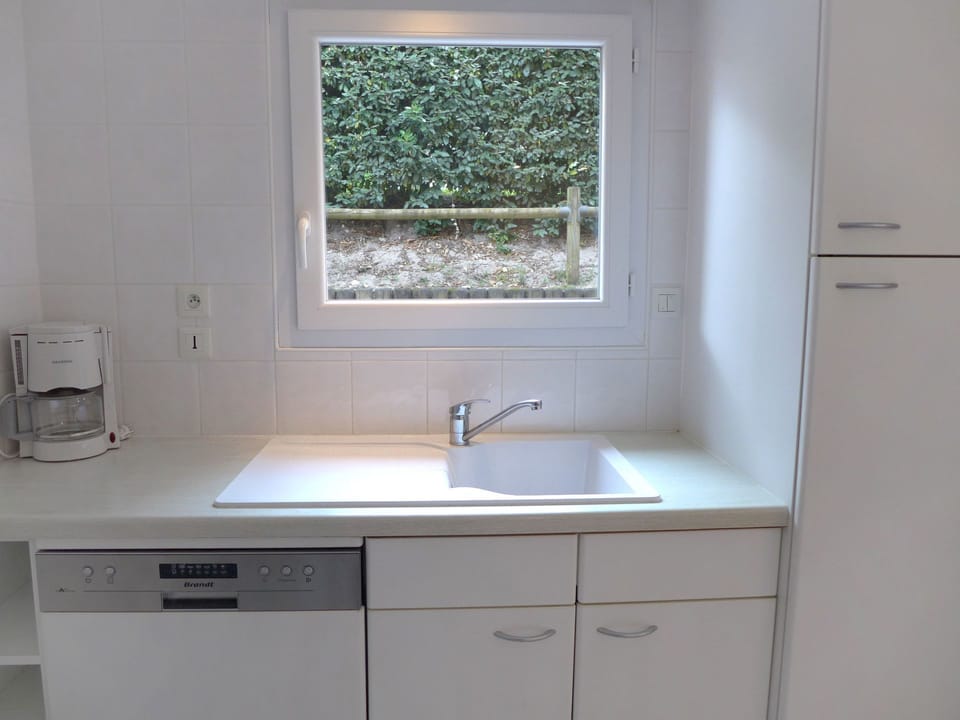 Room, Property, Bathroom, Sink, Furniture, Tap, Bathroom Cabinet, Interior Design, House, Architecture