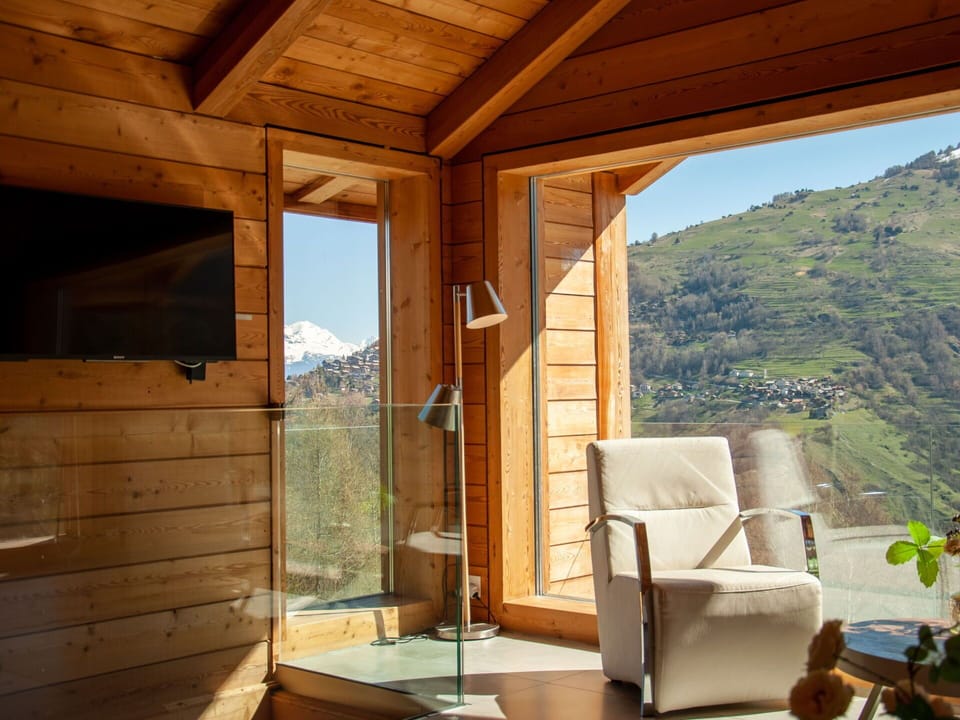 Property, Sky, Plant, Wood, Shade, Interior Design, Architecture, Mountain, Comfort, Floor