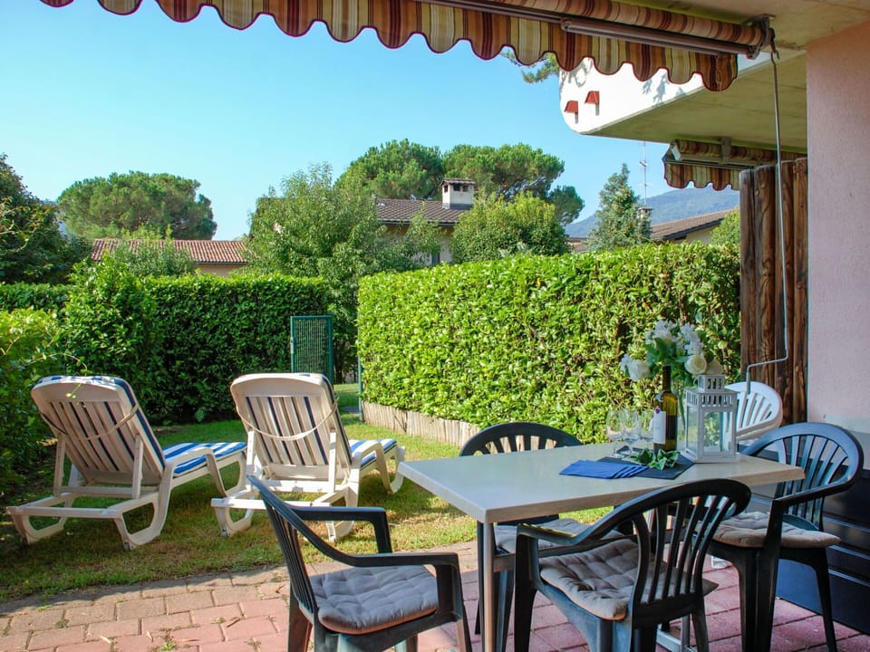 Plant, Furniture, Sky, Property, Table, Chair, Nature, Green, Interior Design, Shade