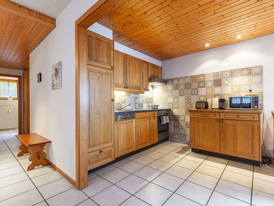Cabinetry, Countertop, Furniture, Wood, Lighting, Architecture, Flooring, Drawer, Building, Wood Stain