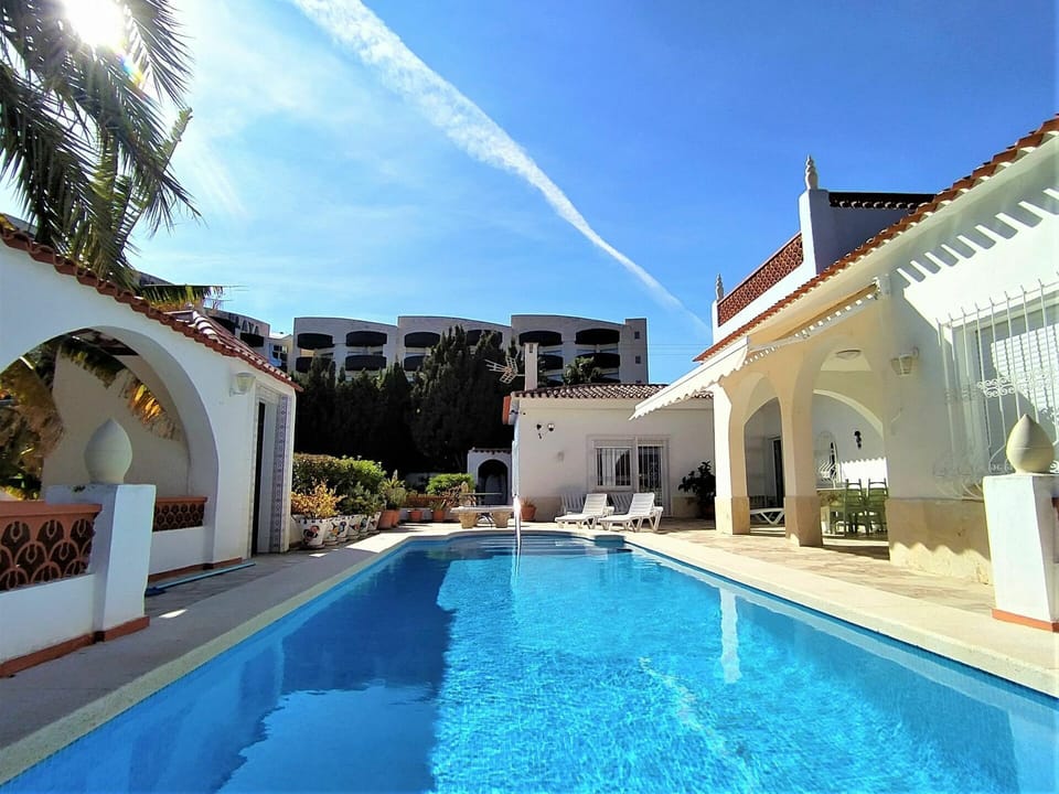 Water, Plant, Sky, Cloud, Building, Swimming Pool, Azure, Shade, Body Of Water, Leisure