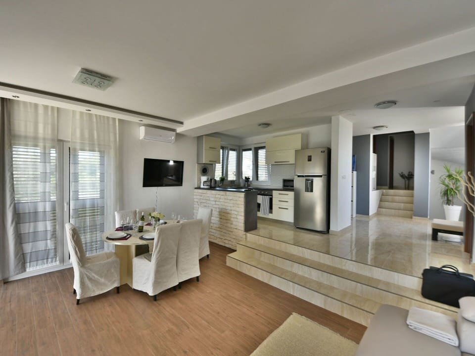 Furniture, Table, Plant, Houseplant, Countertop, Couch, Kitchen, Wood, Condominium, Living Room