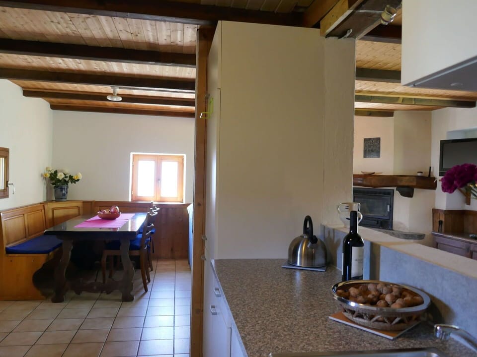 Room, Property, Building, House, Interior Design, Furniture, Floor, Architecture, Loft, Kitchen