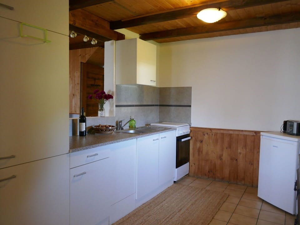 Room, Property, Kitchen, Furniture, Cabinetry, Building, Countertop, Floor, House, Interior Design