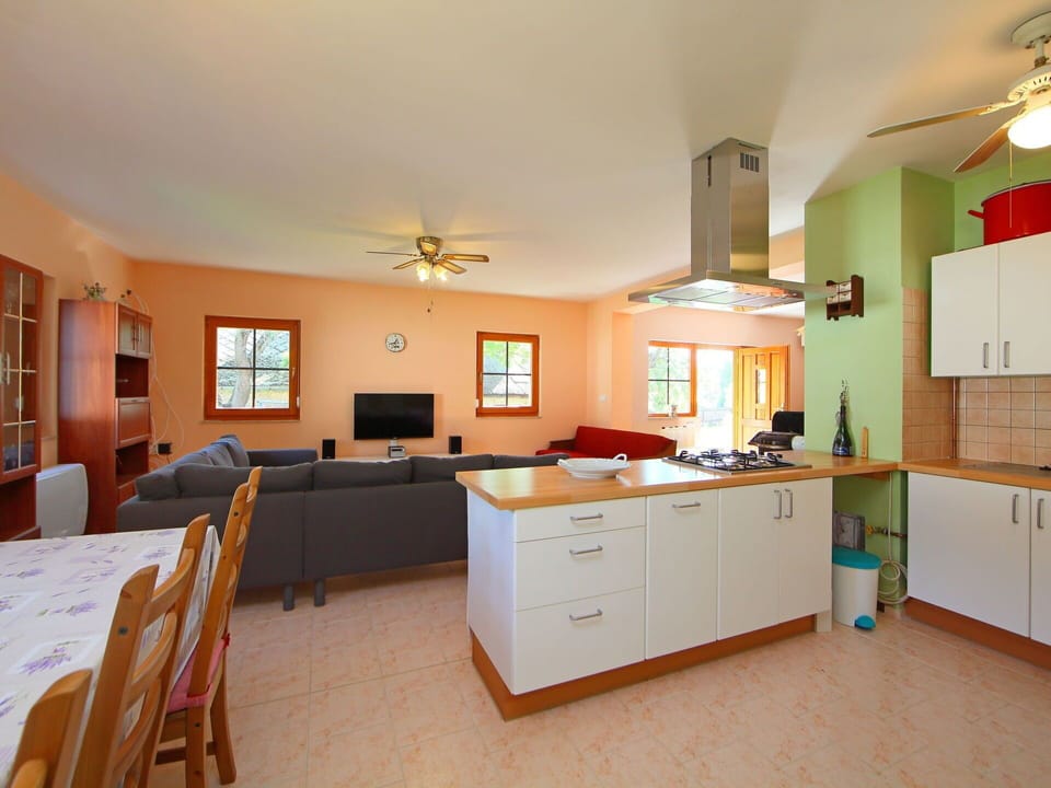 Room, Property, Furniture, Building, Floor, Interior Design, Kitchen, House, Cabinetry, Ceiling