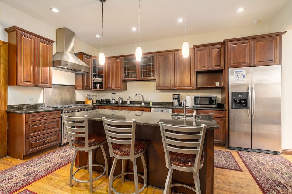 kitchen with breakfast bar