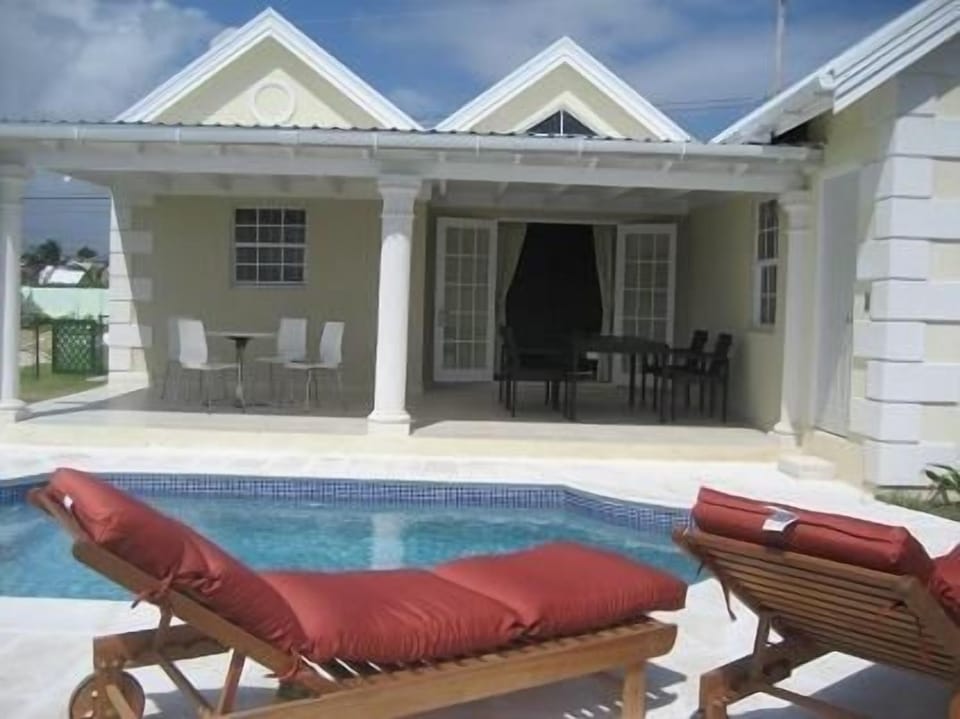 The pool area & back patio at Hummingbird House