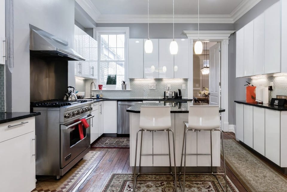 kitchen and breakfast bar