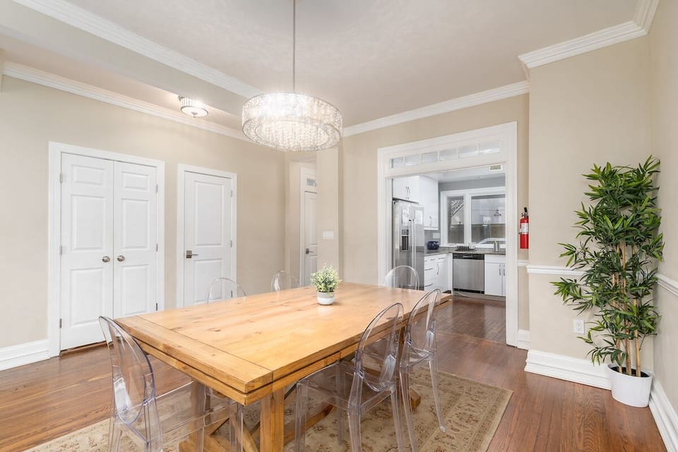 dining area with view of kitchen