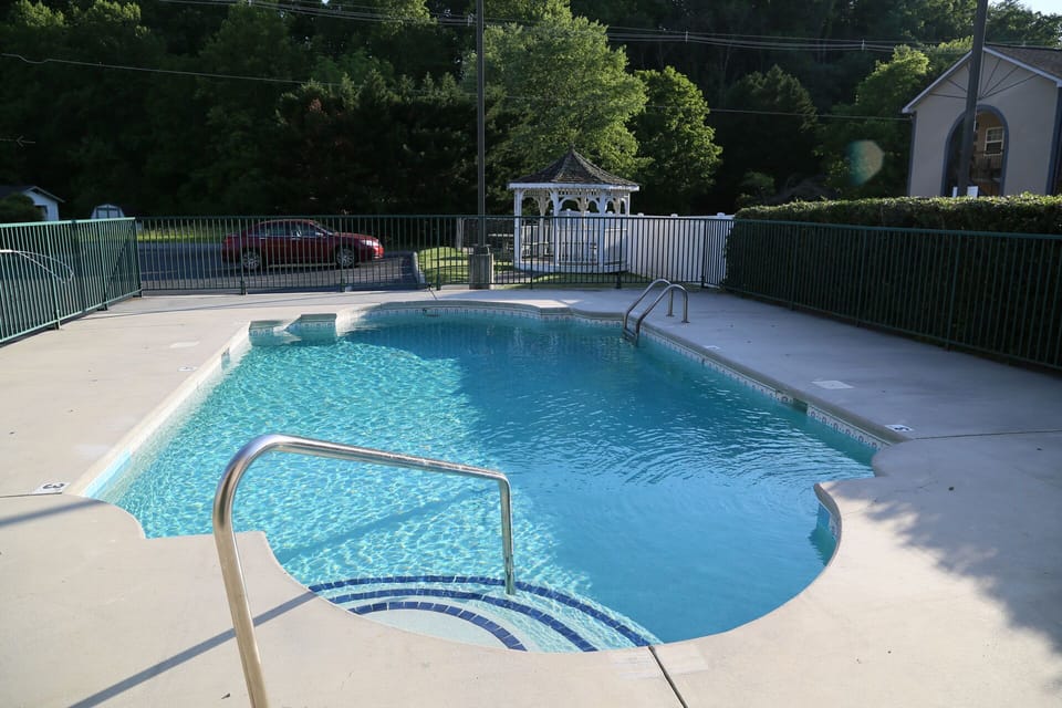 Swimming Pool, Gazebo & Picnic Area