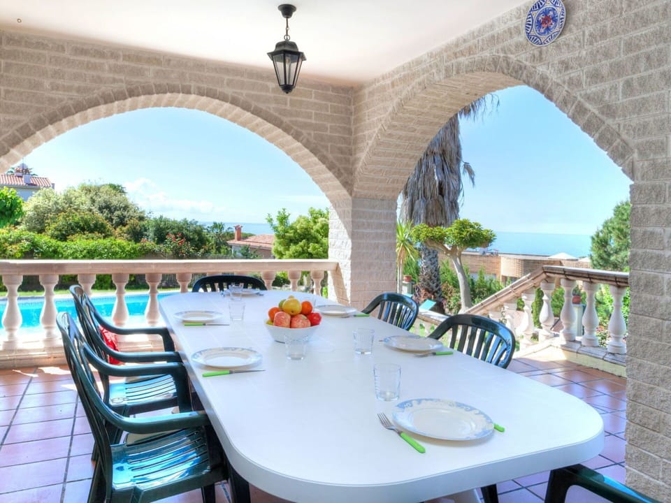Property, Building, Room, Real Estate, House, Villa, Estate, Interior Design, Architecture, Porch