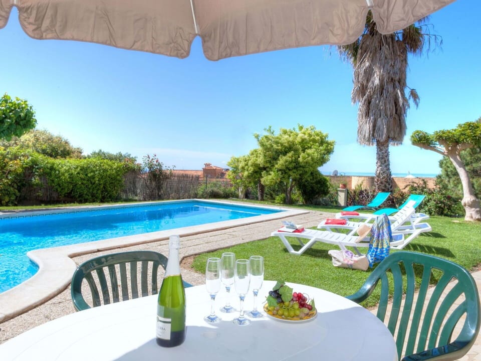 Property, Real Estate, House, Building, Swimming Pool, Vacation, Home, Resort, Villa, Furniture