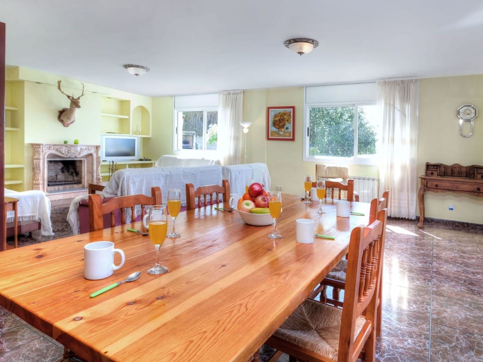 Room, Property, Furniture, Dining Room, Interior Design, Table, Building, Real Estate, Wood Flooring, Floor