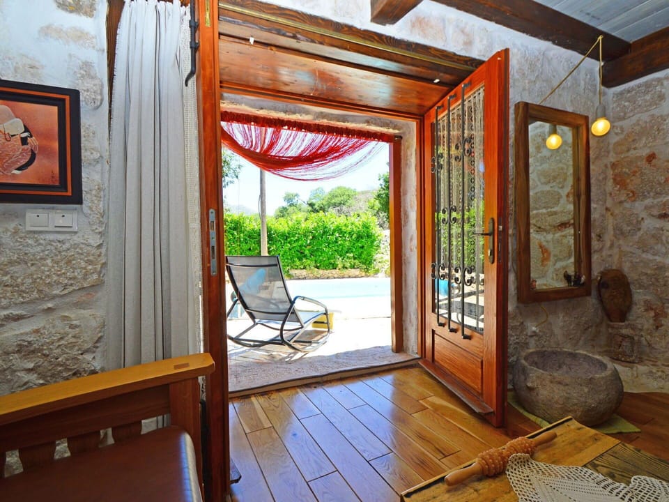 Property, Room, House, Building, Door, Home, Real Estate, Interior Design, Architecture, Window