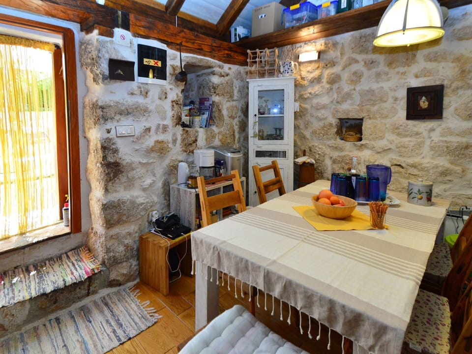 Property, Room, Building, Interior Design, Furniture, House, Real Estate, Home, Table, Ceiling